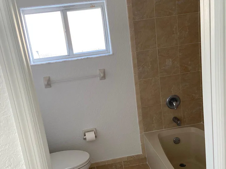 184 Eureka Dr — Photo 9