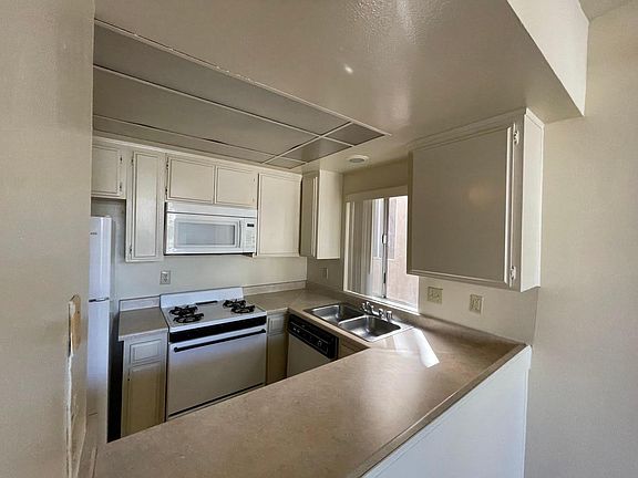 5th image of 3647 Empire Dr APT 202