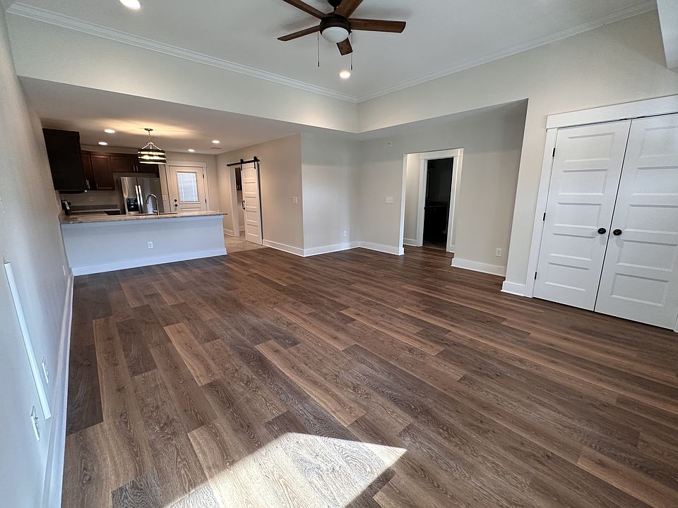 Living and kitchen area