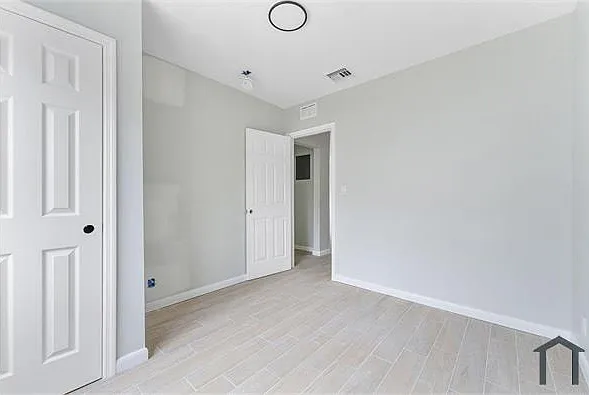 1451 SW 5th Ave — Photo 2
