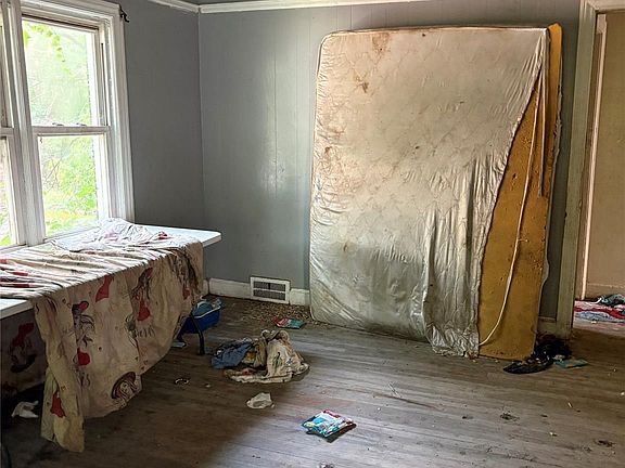 4th image of 10022 Abington Ave