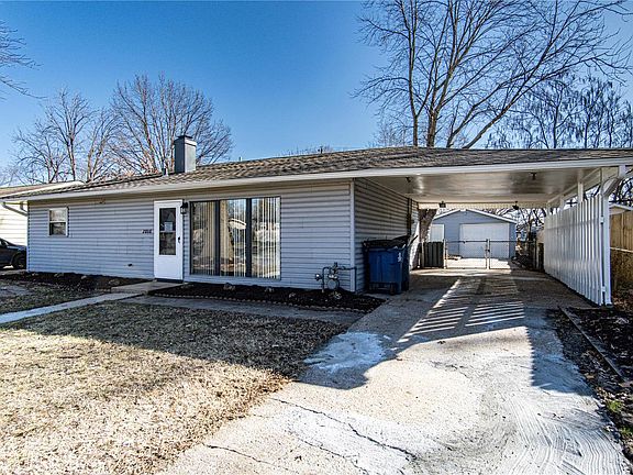3rd image of 2808 Willow Ave