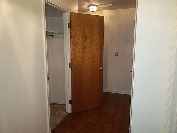 4th image of 122 Jeremy Dr