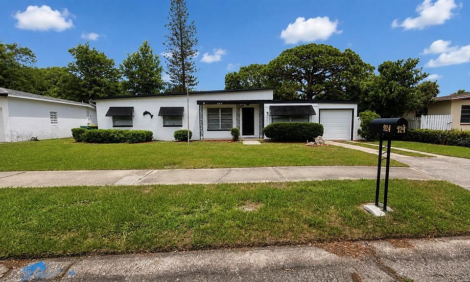1st image of 924 Fern Ave