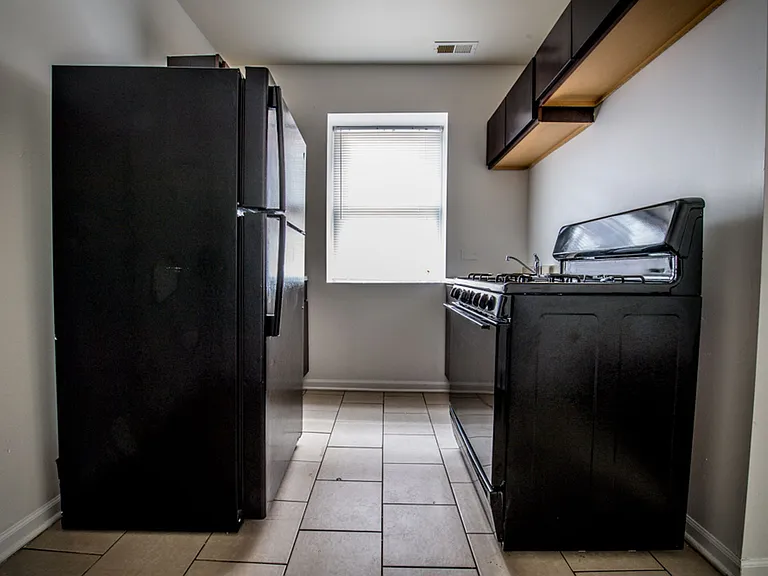 1101 N LeClaire — Photo 16