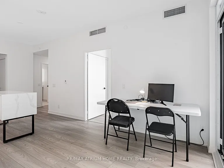 285 Dufferin St #827 — Photo 7