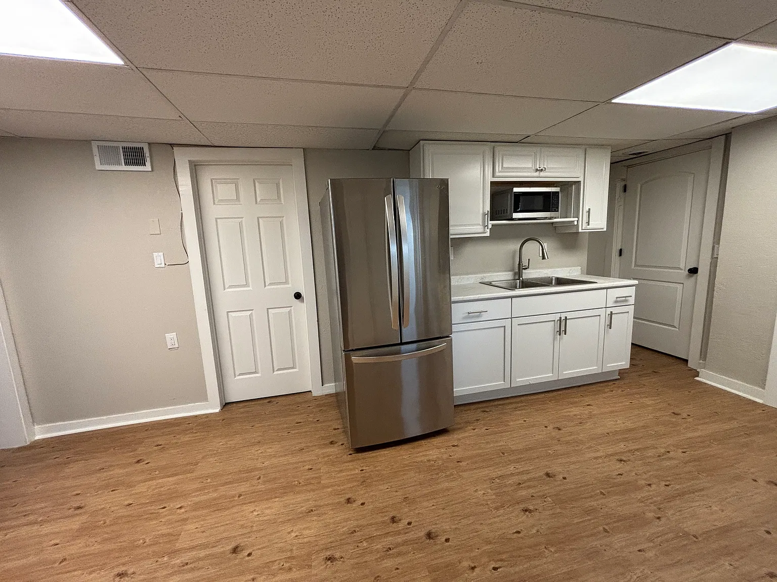 2 bed, 800 sqft, $1,300 — Photo 2