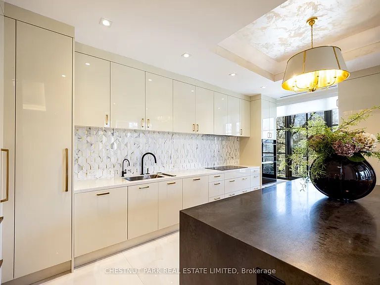 77 Clarendon Ave #302 — Photo 10