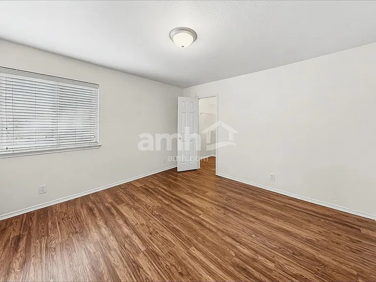 2915 Encino Riv — Photo 13