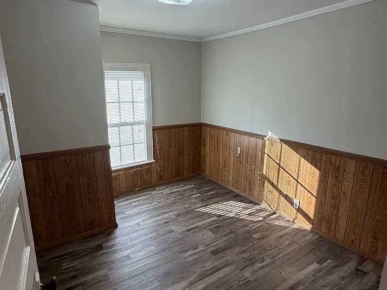 604 E Church St — Photo 4
