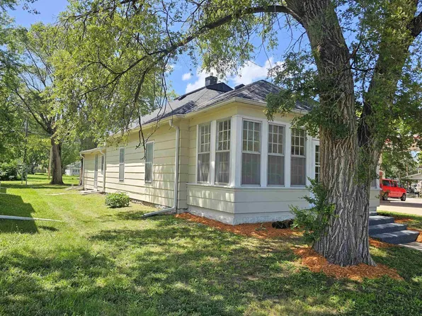 117 N 7th St, Wymore, NE 68466