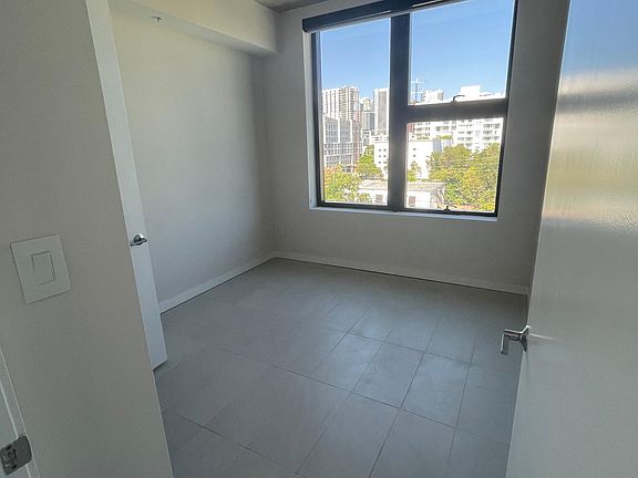 4th image of 161 NW 27th St #405