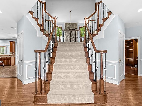 5th image of 8302 Condy Ct
