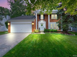 215 Parsons Ln, Rochester Hills, MI 48307