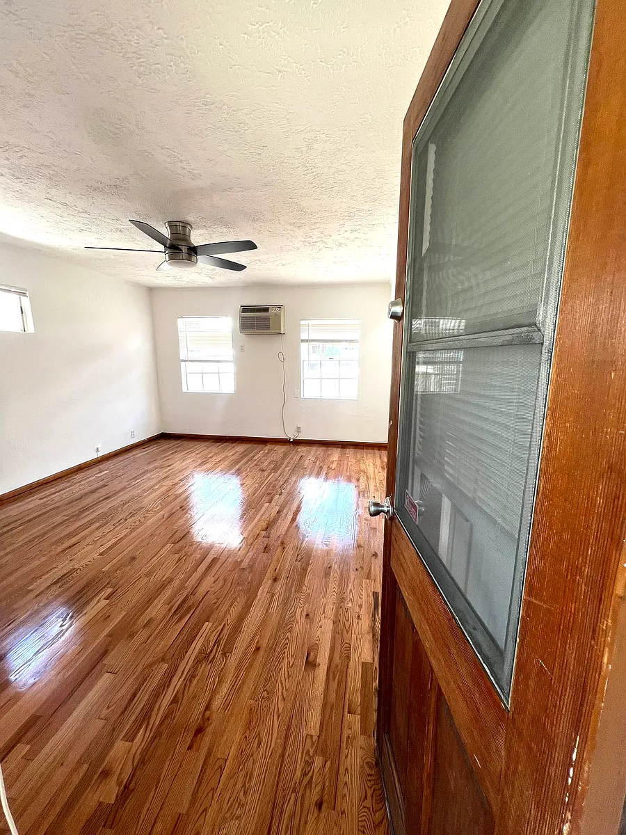 Building Photo - 5100 Romaine St #965