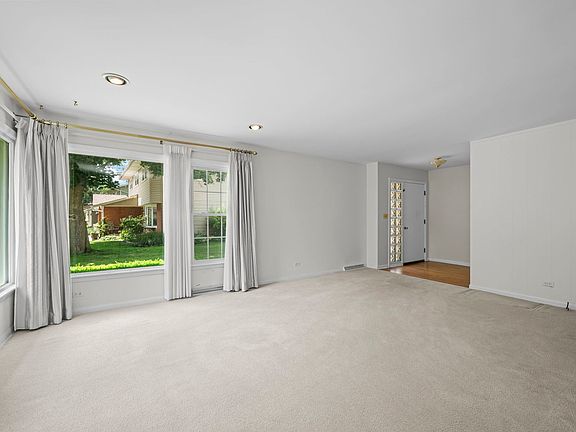 3rd image of 1114 E Dogwood Ln