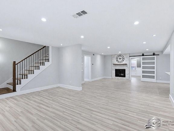 3rd image of 5951 Valkeith Dr