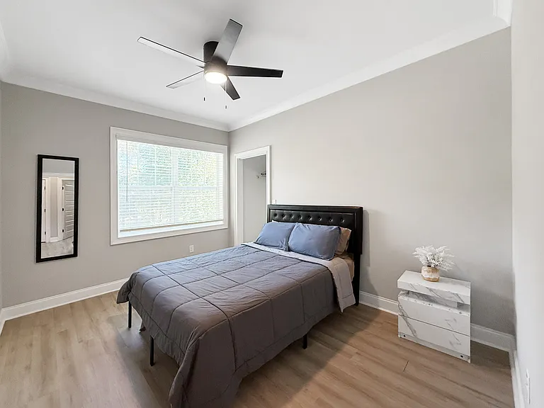 1640 Eastway Dr — Photo 9