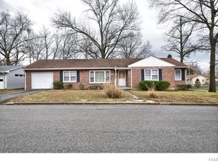 902 Barton Pl, Saint Charles, MO 63301
