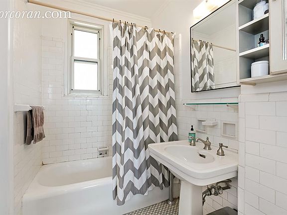 5th image of 677 W End Ave APT 14D