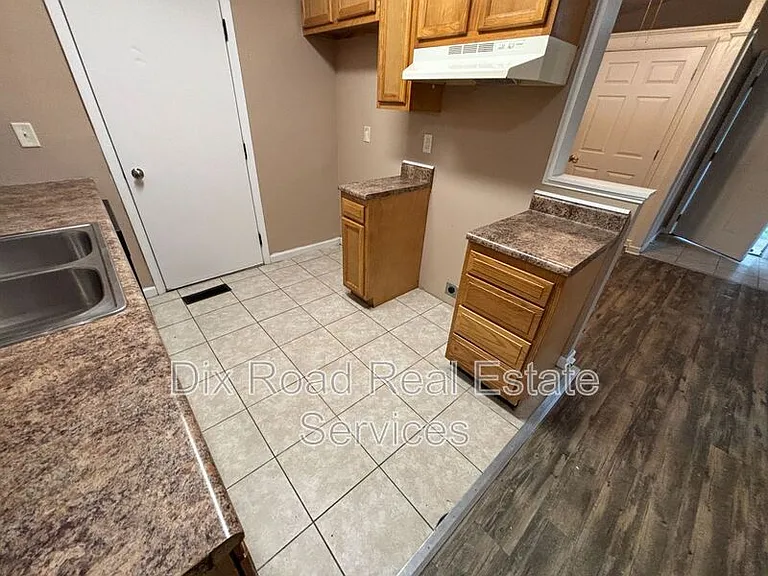 702 Arthur St — Photo 12