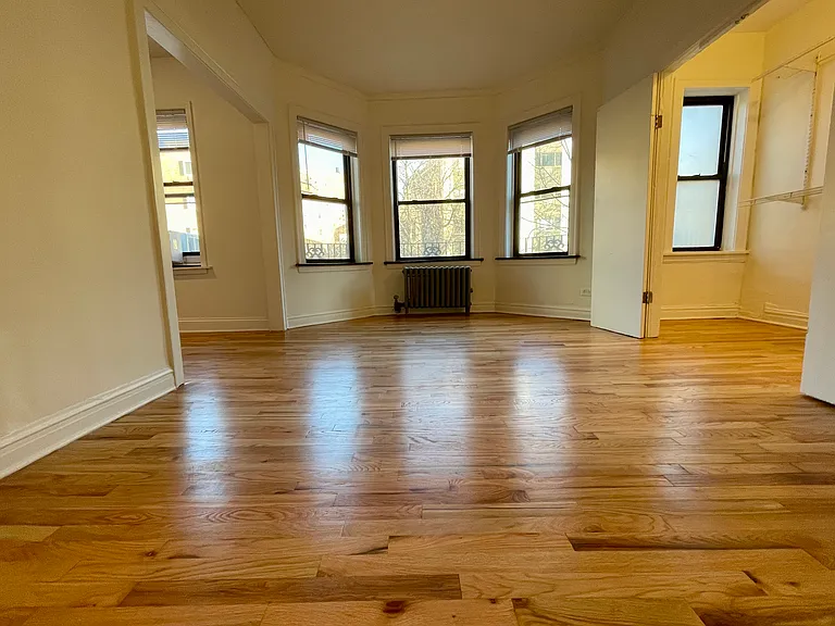 3812 N Pine Grove Ave — Photo 12