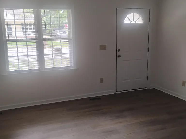 512 Flaherty Ave — Photo 5