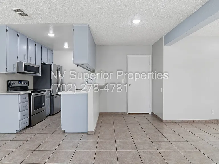2274 E Desert Inn Rd — Photo 4