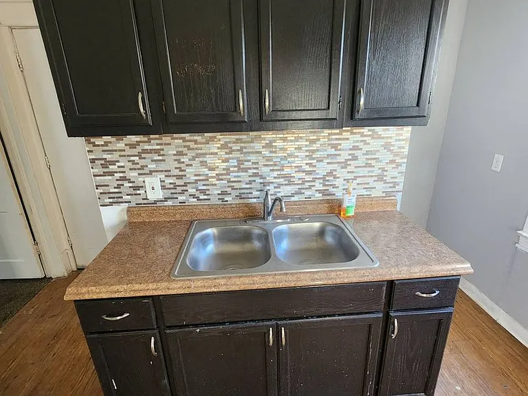 11702 Honeydale Ave — Photo 10