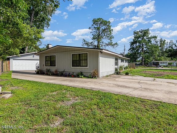 3rd image of 2211 HUGH EDWARDS Drive