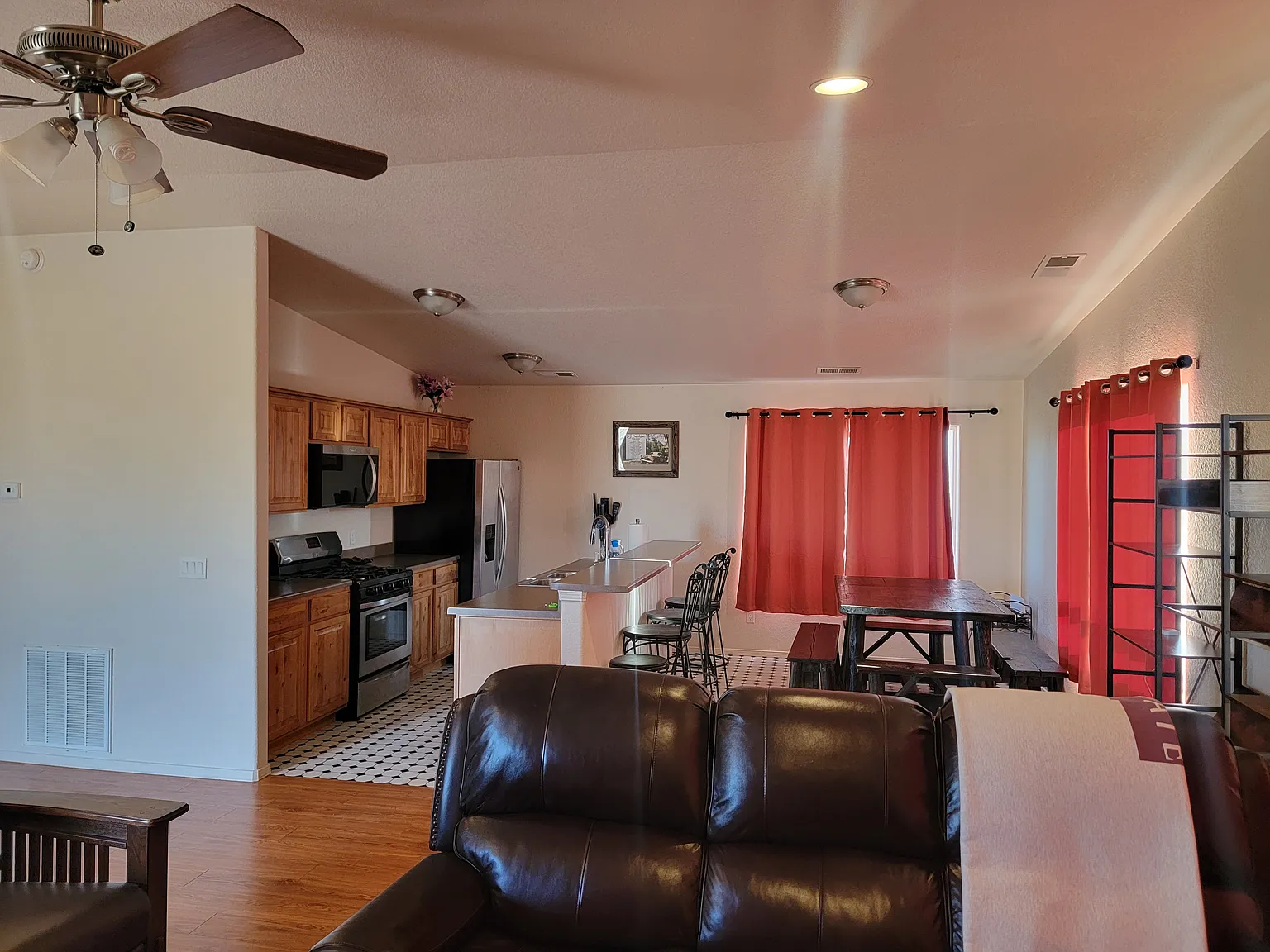 2 bed, 1210 sqft, $1,500 — Photo 3