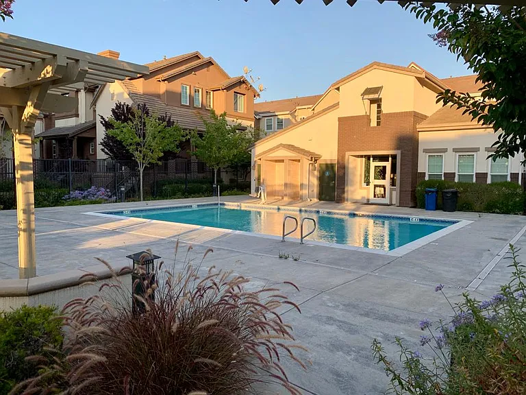 1027 Aquamarine Ter — Photo 19