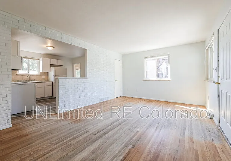 1014 N Raleigh St — Photo 2