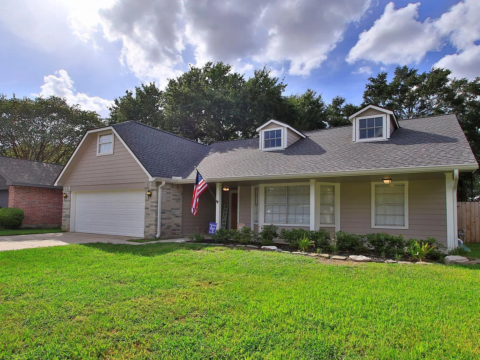 4 bed, 2.0 bath, 1949 sqft, $2,100 — Photo 4