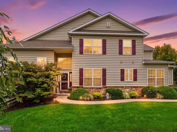 1201 Ridgeview Dr, Morgantown, PA 19543