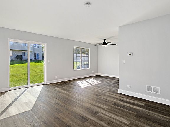 3rd image of 215 Village Creek Dr Unit 215