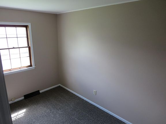 5th image of 512 Meadow Crest Dr