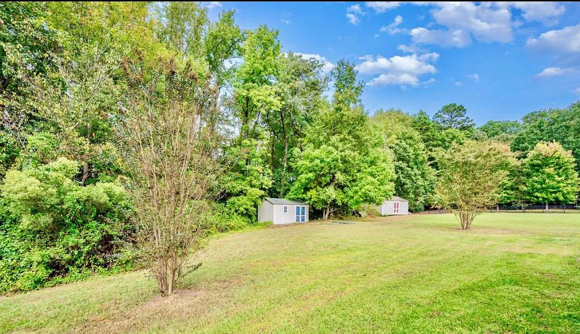 3 bed, 1917 sqft, $2,199 — Photo 3