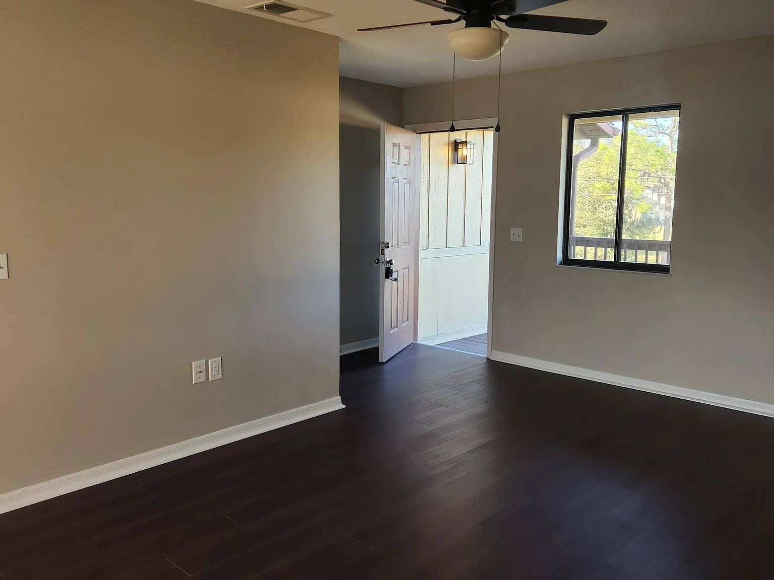 2 bed, 840 sqft, $1,200 — Photo 2