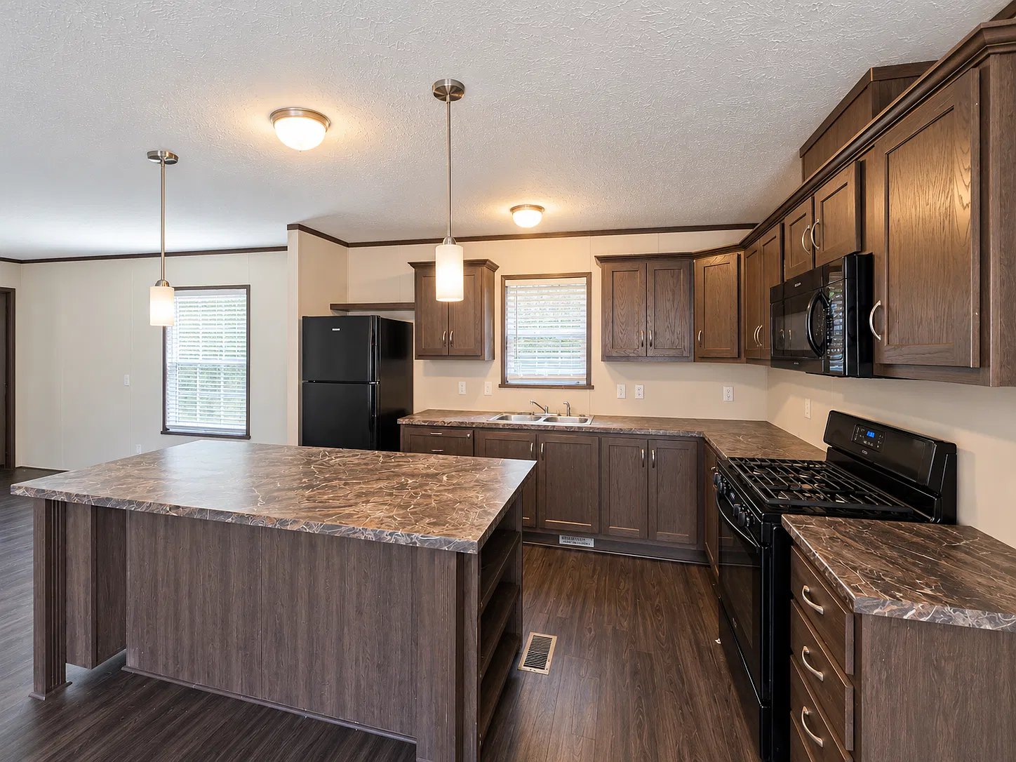 4 bed, 1904 sqft, $1,499 — Photo 3