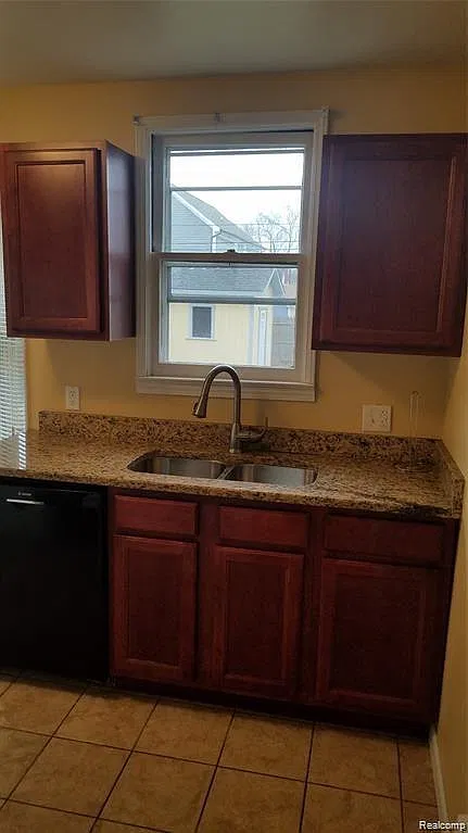 2 bed, 1.0 bath, 857 sqft, $1,200 — Photo 4