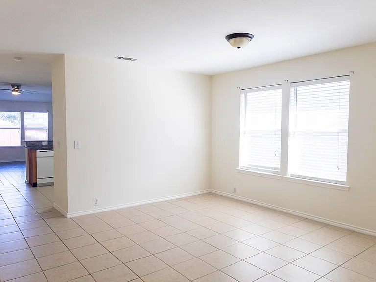 8929 Sagebrush Trl — Photo 6