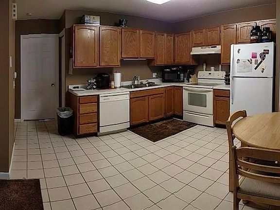 4th image of 578 Yorkshire Sq #26