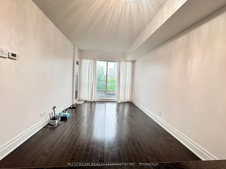 39 Upper Duke Cres #318 — Photo 14