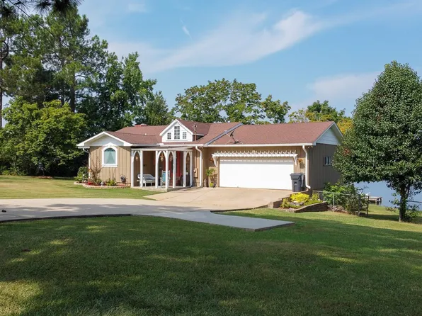 1064 Shannon Lynn Shrs, Talladega, AL 35160