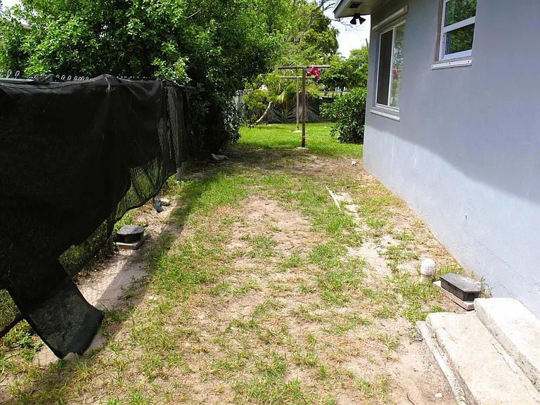 340 NW 6th St — Photo 19