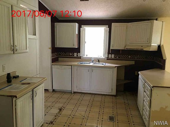 3rd image of 1363 E Ave