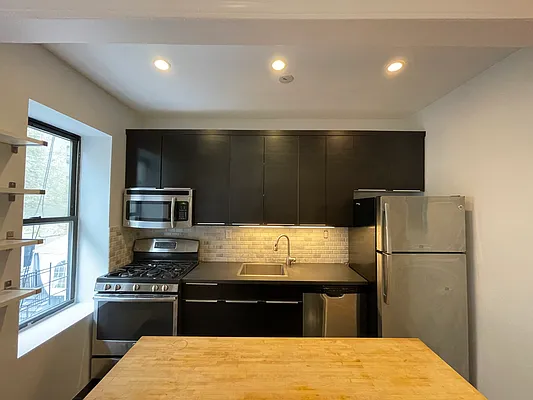 Rented by Bank Neary | media 20