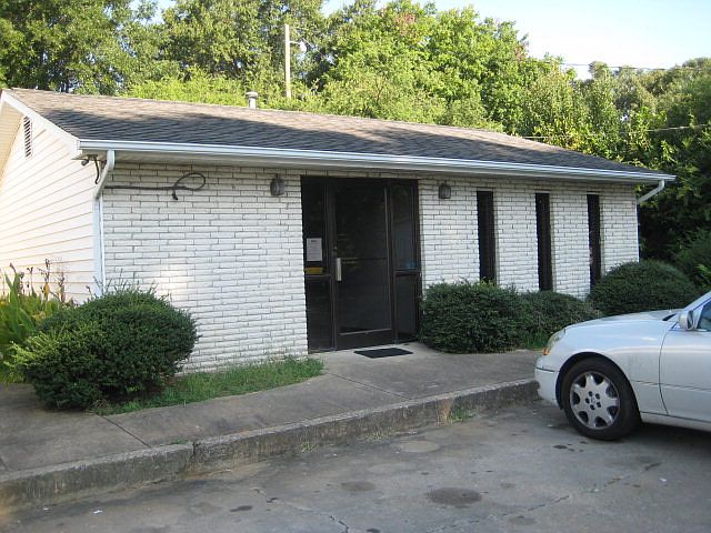 1st image of 810 W Dixon Blvd