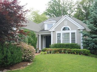 33 Rose Hill Dr, Manhasset, NY 11030